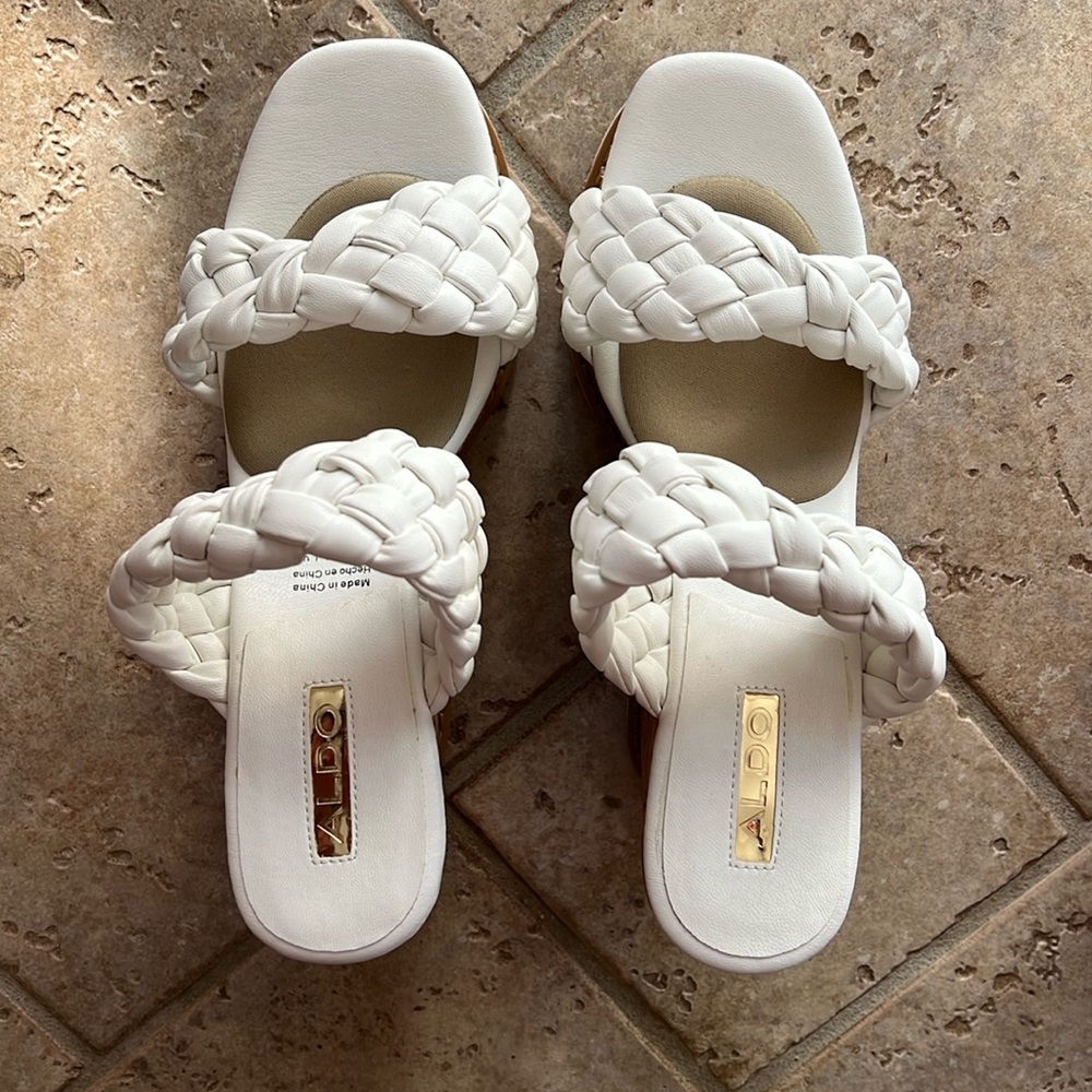 White Wedges